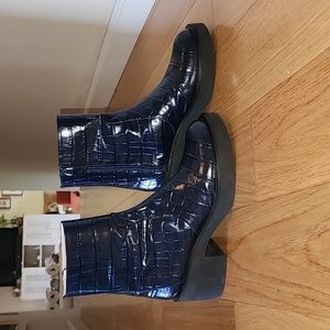 Stuart Weitzman - Gotham Zip Bootie